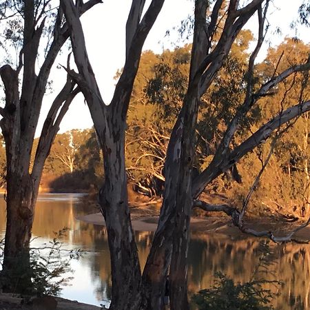 Deniliquin Riverside Caravan Park Ngoại thất bức ảnh