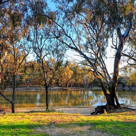 Deniliquin Riverside Caravan Park Ngoại thất bức ảnh