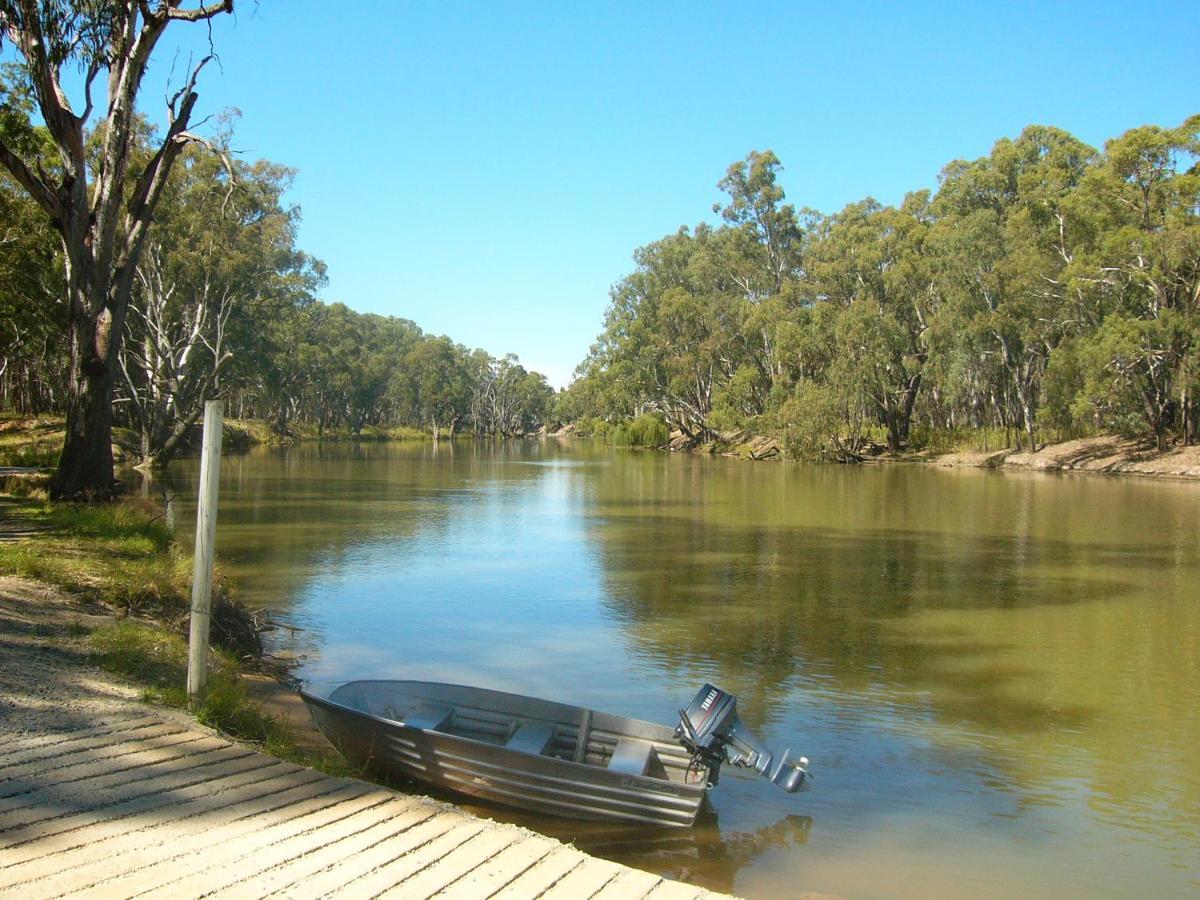 Deniliquin Riverside Caravan Park Ngoại thất bức ảnh