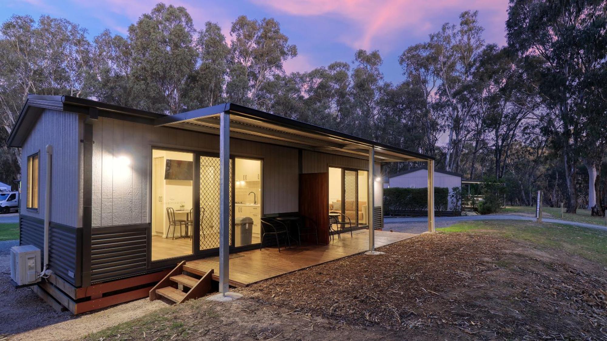 Deniliquin Riverside Caravan Park Ngoại thất bức ảnh