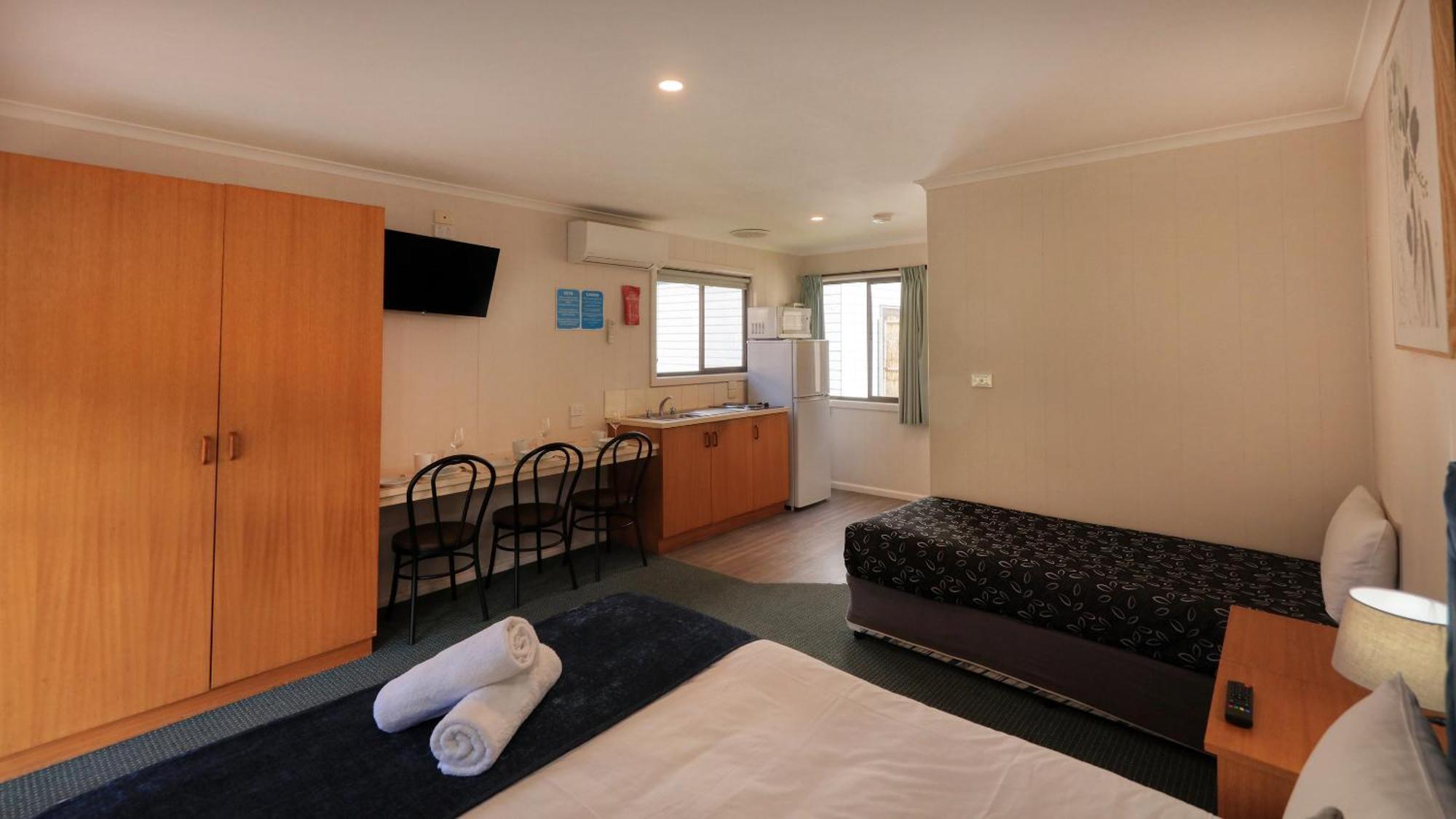 Deniliquin Riverside Caravan Park Ngoại thất bức ảnh