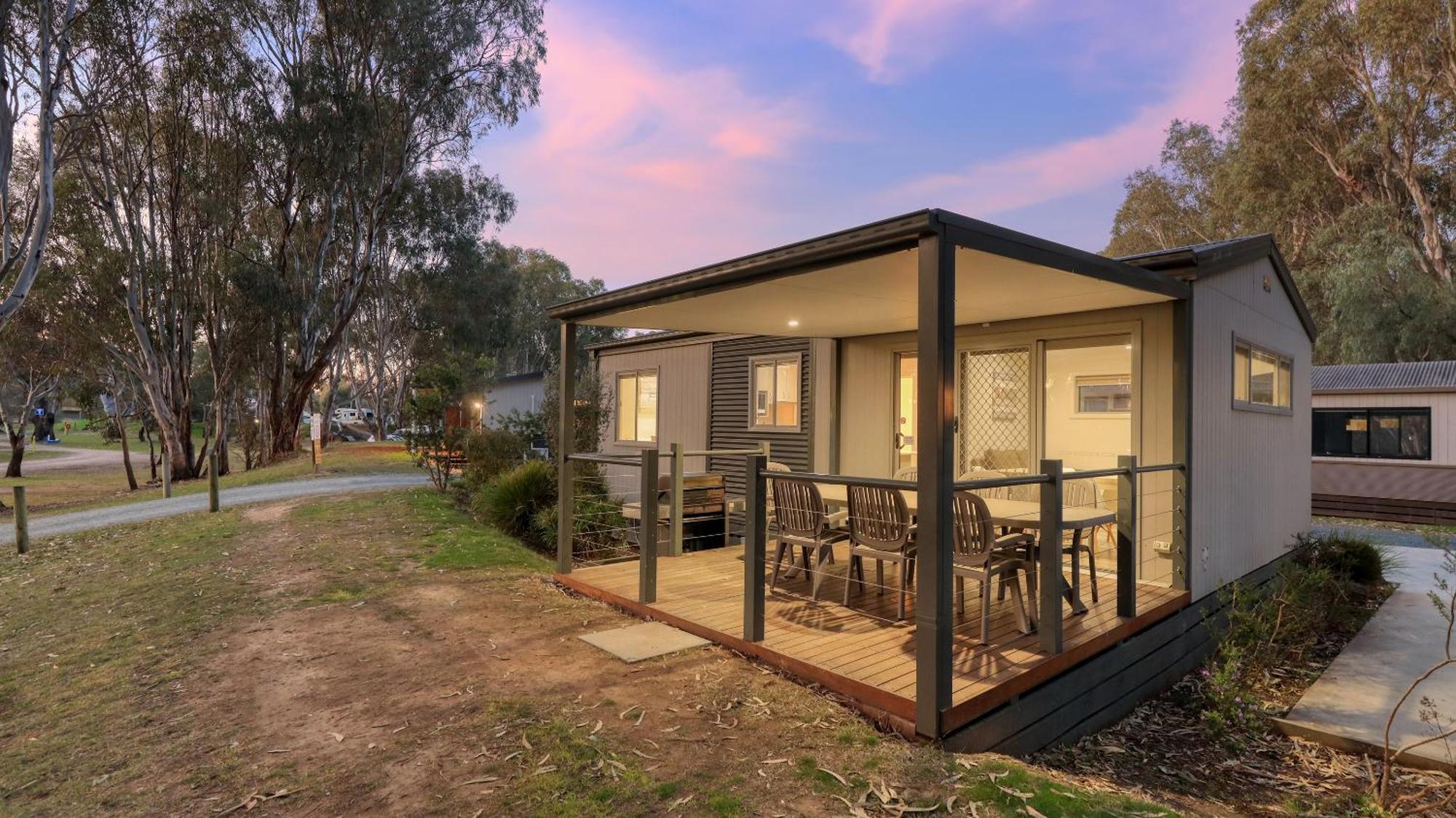 Deniliquin Riverside Caravan Park Ngoại thất bức ảnh