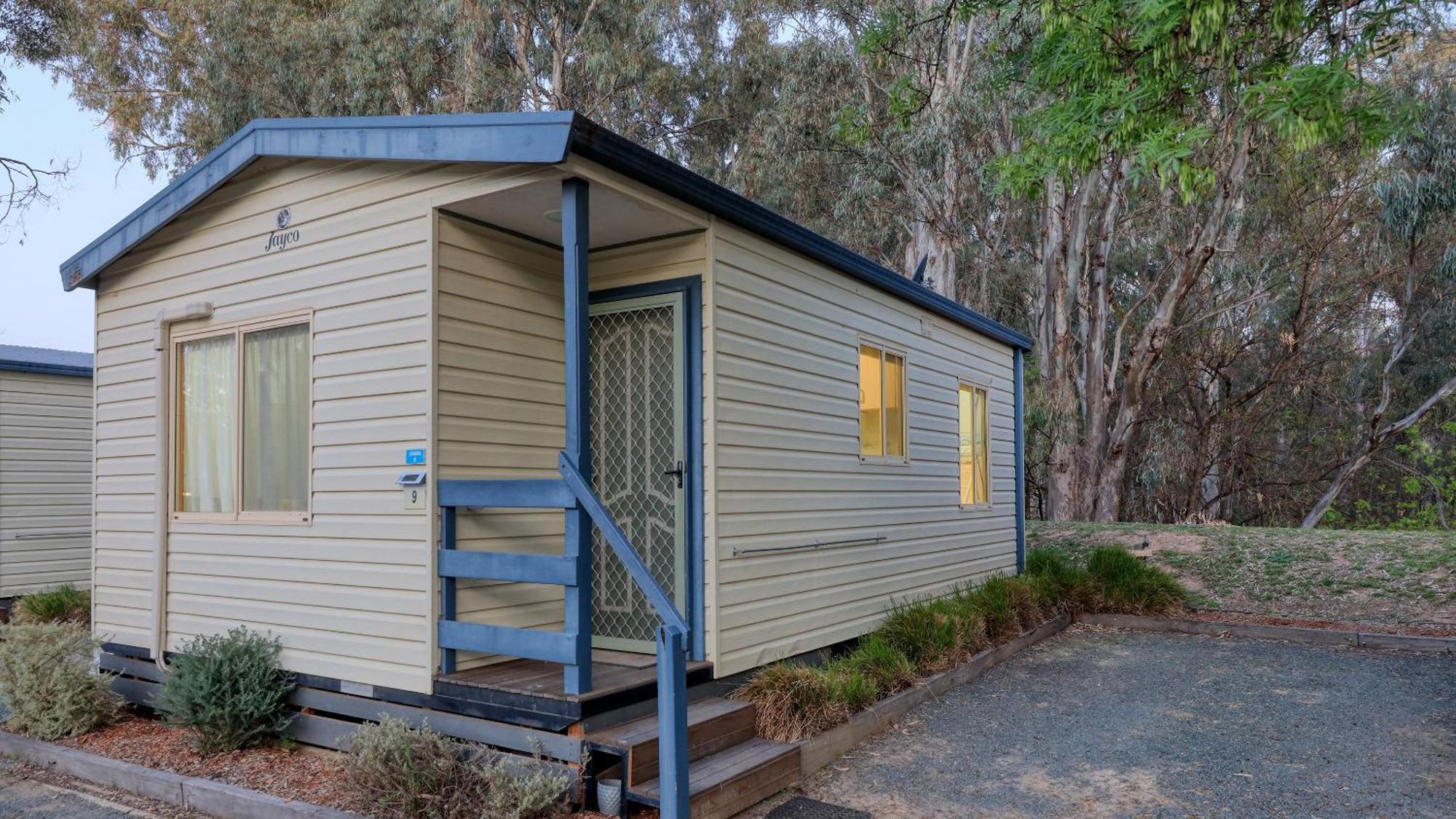 Deniliquin Riverside Caravan Park Ngoại thất bức ảnh