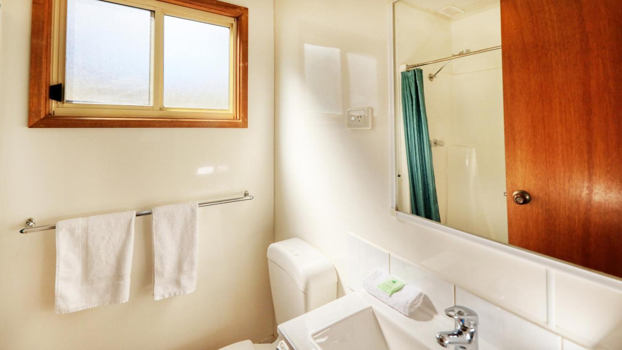 Deniliquin Riverside Caravan Park Ngoại thất bức ảnh