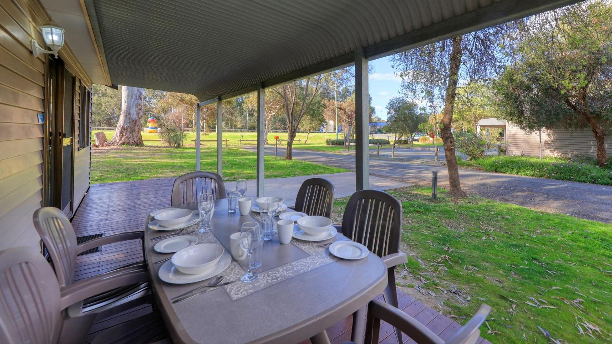 Deniliquin Riverside Caravan Park Ngoại thất bức ảnh
