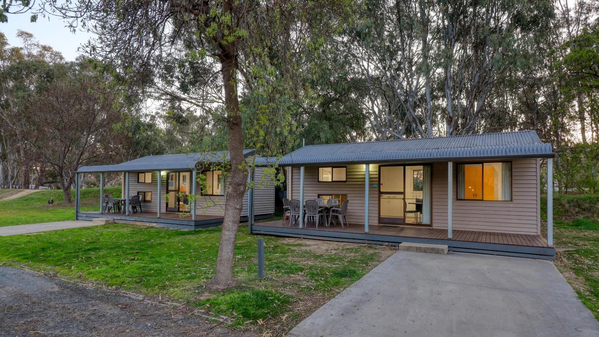 Deniliquin Riverside Caravan Park Ngoại thất bức ảnh