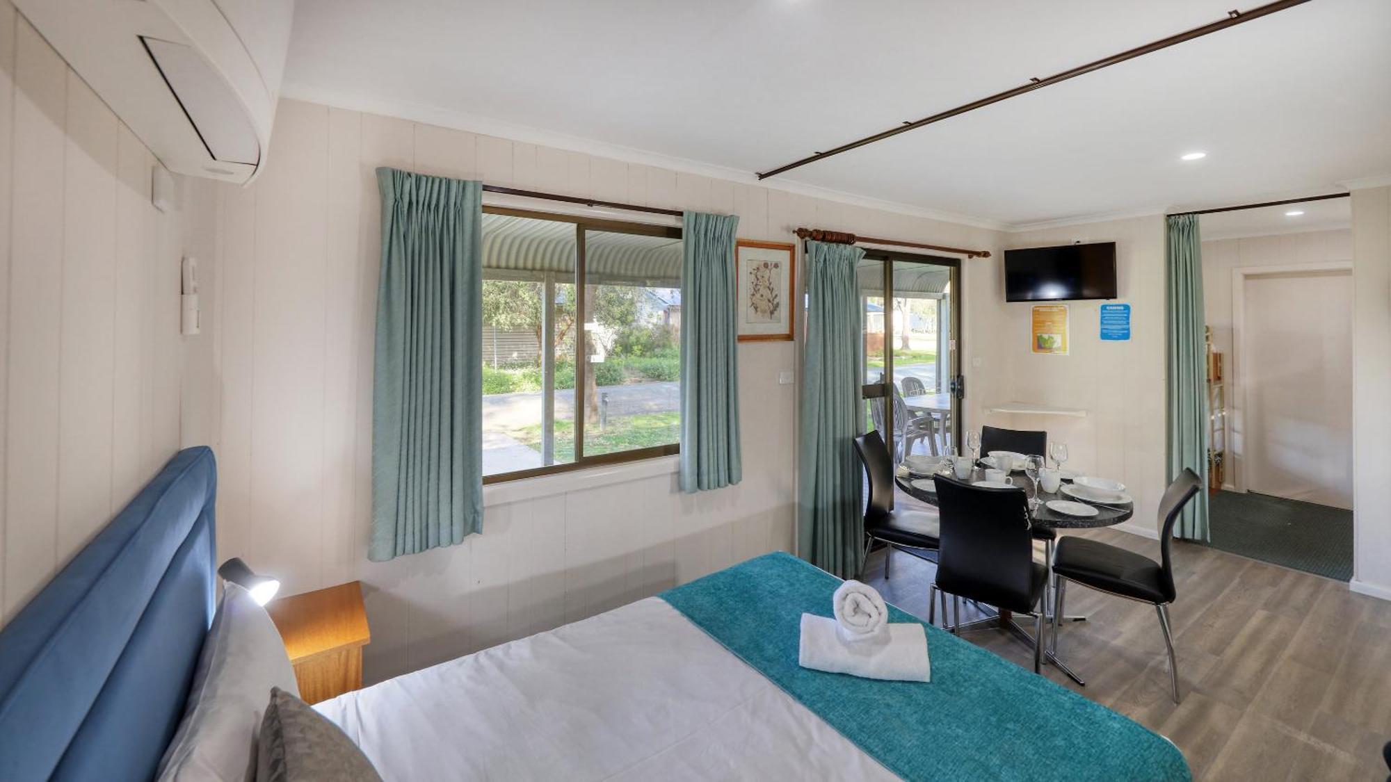 Deniliquin Riverside Caravan Park Ngoại thất bức ảnh