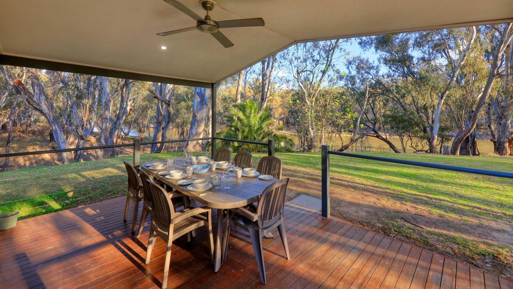 Deniliquin Riverside Caravan Park Ngoại thất bức ảnh