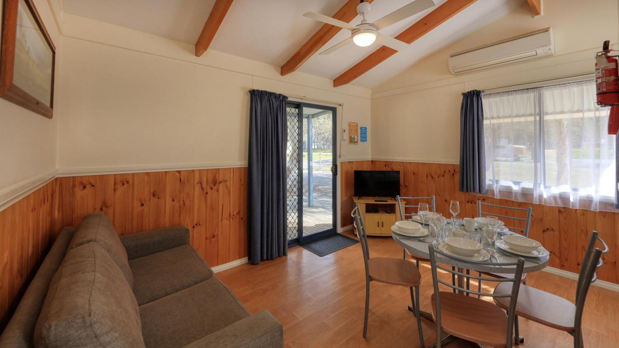 Deniliquin Riverside Caravan Park Ngoại thất bức ảnh