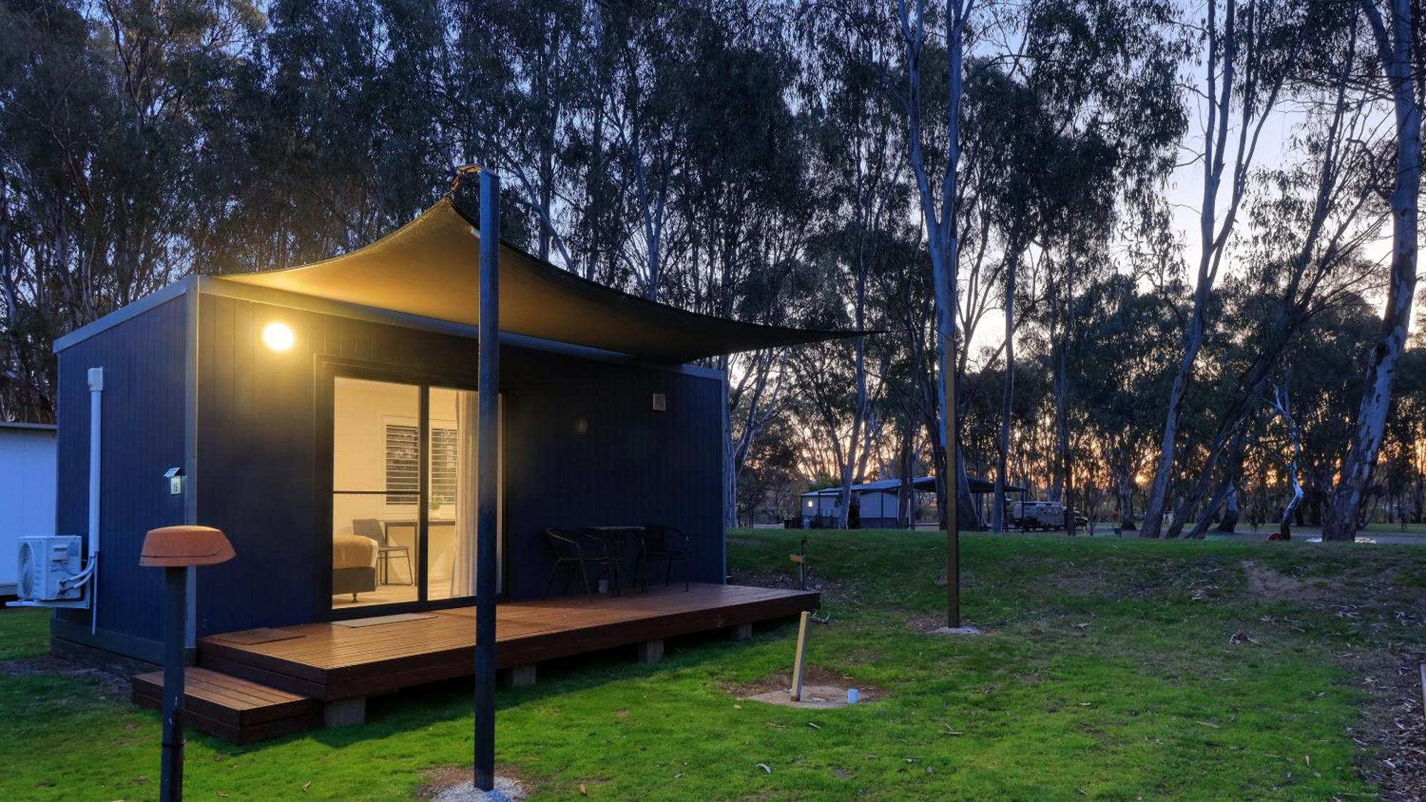 Deniliquin Riverside Caravan Park Ngoại thất bức ảnh