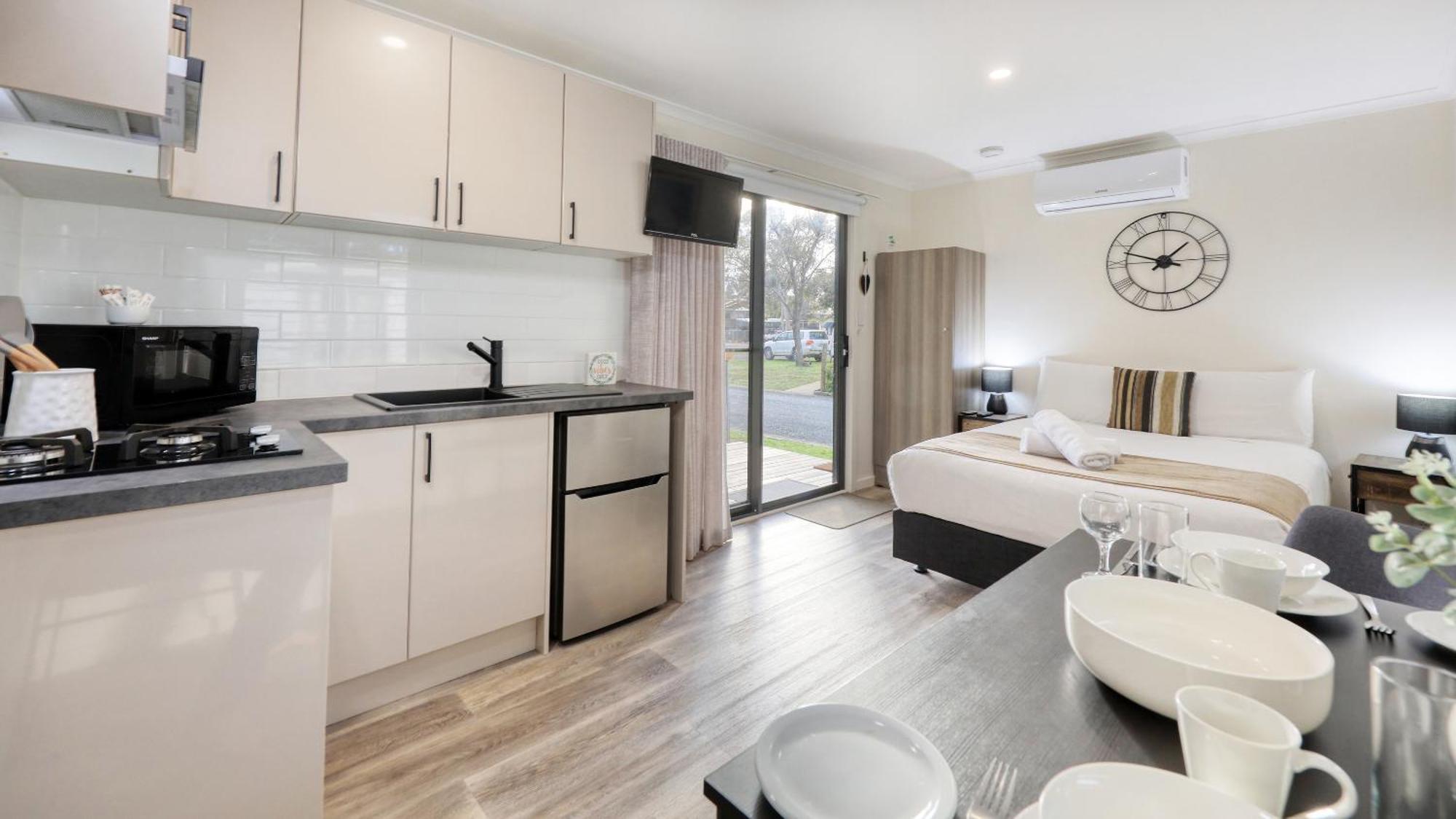 Deniliquin Riverside Caravan Park Ngoại thất bức ảnh