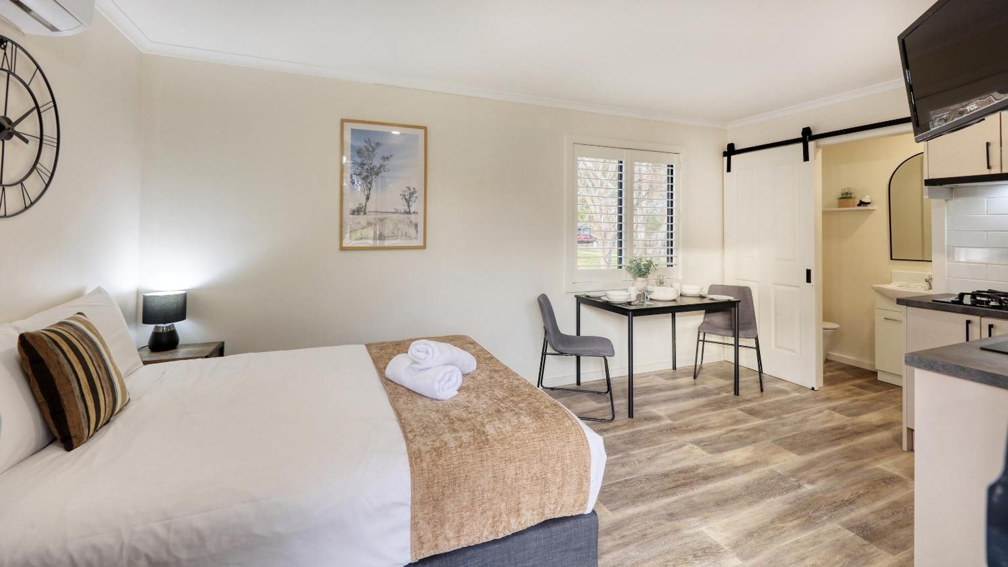 Deniliquin Riverside Caravan Park Ngoại thất bức ảnh