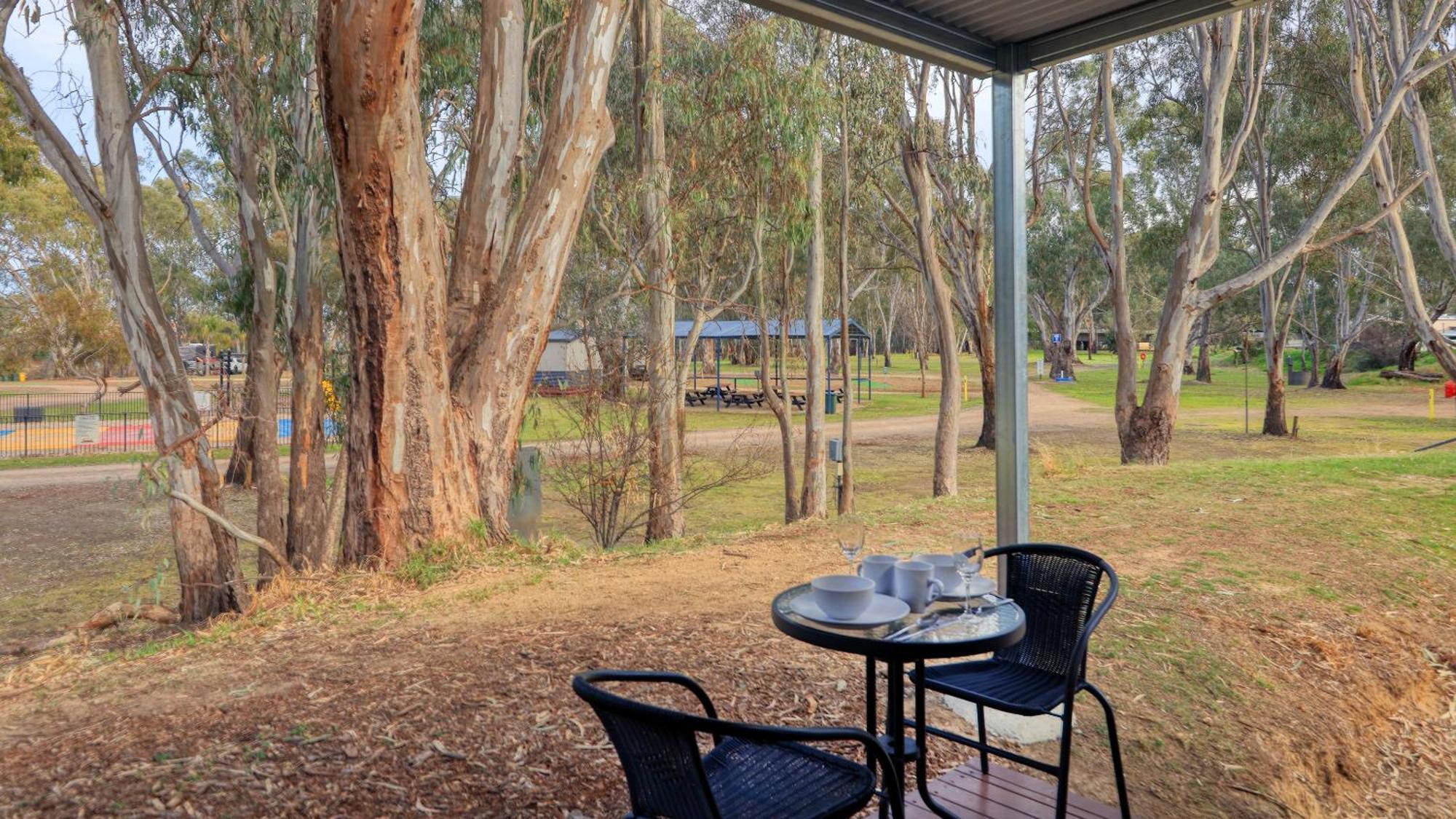 Deniliquin Riverside Caravan Park Ngoại thất bức ảnh
