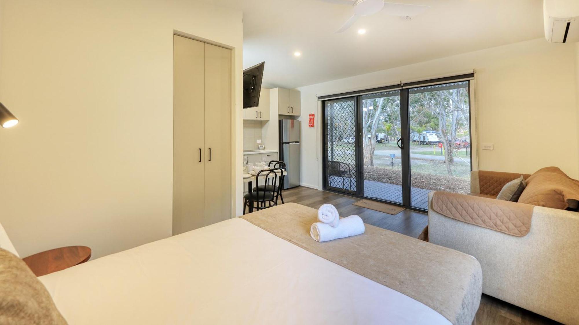 Deniliquin Riverside Caravan Park Ngoại thất bức ảnh