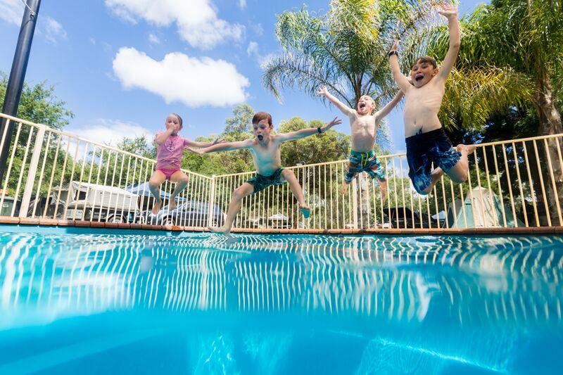 Deniliquin Riverside Caravan Park Ngoại thất bức ảnh